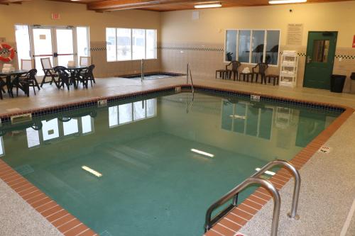 Bazen, Holiday Inn Express & Suites Marquette in Marquette (MI) Bazen, Holiday Inn Express & Suites Marquette in Marquette (MI)