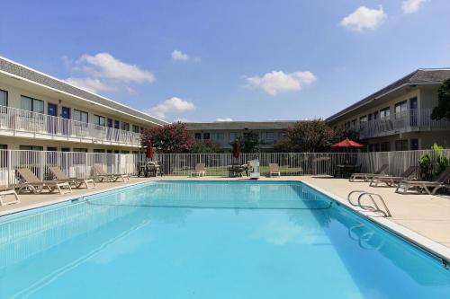 مسبح, Motel 6 Austin, TX - North in مركز مدينة أوستن مسبح, Motel 6 Austin, TX - North in مركز مدينة أوستن