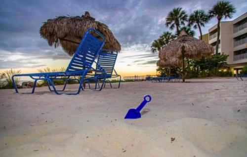 Beach, 2 Bed Condo with Balcony Facing Pool and Sunsets! in Pelican Island Beach, 2 Bed Condo with Balcony Facing Pool and Sunsets! in Pelican Island