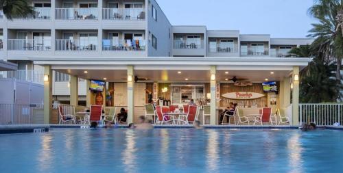 Bar/lounge, 2 Bed Condo with Balcony Facing Pool and Sunsets! in Pelican Island Bar/lounge, 2 Bed Condo with Balcony Facing Pool and Sunsets! in Pelican Island
