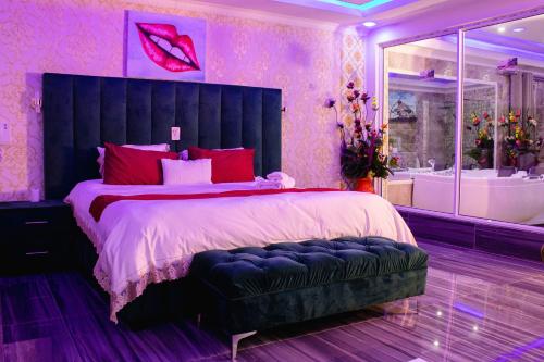 Gold Crown International Hotel With Complementary Breakfast and WiFi