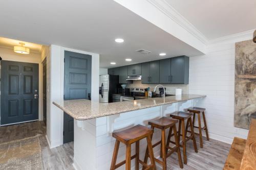 Kitchen, Ole River Hideway, Orange Beach, Updated 2 Bedroom Waterfront Condo, Wind Drift in Orange Beach (AL) Kitchen, Ole River Hideway, Orange Beach, Updated 2 Bedroom Waterfront Condo, Wind Drift in Orange Beach (AL)