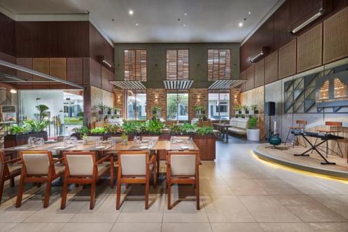 Restaurant, The Royale Krakatau Hotel in Banten Restaurant, The Royale Krakatau Hotel in Banten