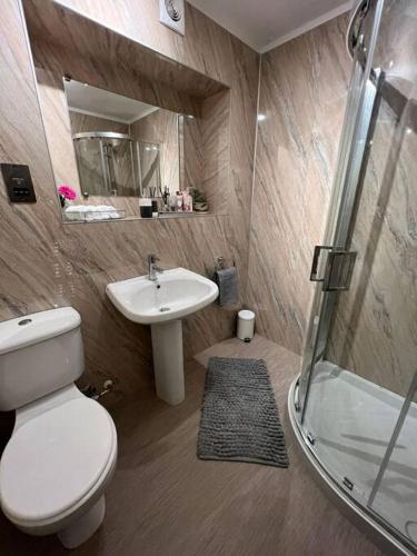 حمام, Delightful, central 3 bedroom house with garden. in Raigmore حمام, Delightful, central 3 bedroom house with garden. in Raigmore
