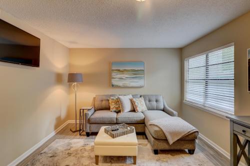 #111 Elaborate Condo Ideal Location 2BRM/2 Parking in Hilton Head Island (SC) #111 Elaborate Condo Ideal Location 2BRM/2 Parking in Hilton Head Island (SC)