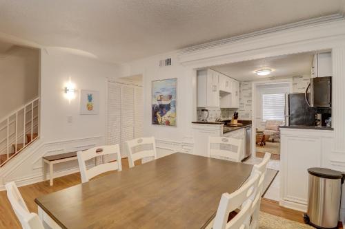#114 Colorful Charming Condo 2BDR/2 Parking in Хилтън Хед айланд уотърфронт #114 Colorful Charming Condo 2BDR/2 Parking in Хилтън Хед айланд уотърфронт