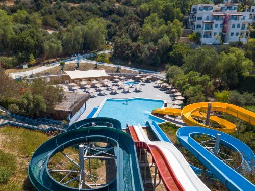 مسبح, منتجع وسبا بودروم هوليداي (Bodrum Holiday Resort & Spa) in يالتشيفليك مسبح, منتجع وسبا بودروم هوليداي (Bodrum Holiday Resort & Spa) in يالتشيفليك