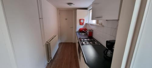 Konyha, Zomerhuis, centraal gelegen, rustige locatie. in Heiloo Konyha, Zomerhuis, centraal gelegen, rustige locatie. in Heiloo