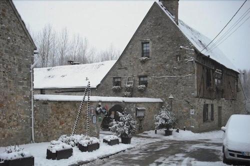 Moulin de Flagy in Ville-Saint-Jacques Moulin de Flagy in Ville-Saint-Jacques