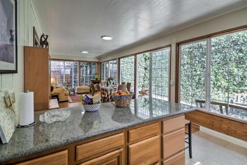 Peaceful Oakland Oasis with Private Yard! in San Leandro (Kalifornia) Peaceful Oakland Oasis with Private Yard! in San Leandro (Kalifornia)