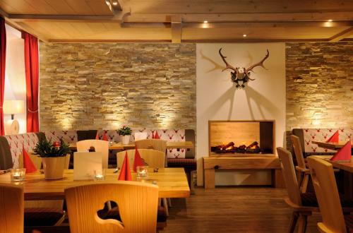 餐廳, 赫希達斯艾爾萬格蘭德酒店 (Hirsch - Das Ellwanger Landhotel) in 埃爾旺根/雅格斯特河 餐廳, 赫希達斯艾爾萬格蘭德酒店 (Hirsch - Das Ellwanger Landhotel) in 埃爾旺根/雅格斯特河