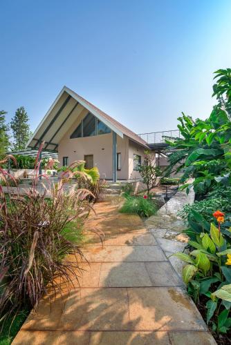 Entree, SaffronStays Eden, Nashik - pet-friendly villa with pool, jacuzzi & grape farm in Matori Entree, SaffronStays Eden, Nashik - pet-friendly villa with pool, jacuzzi & grape farm in Matori