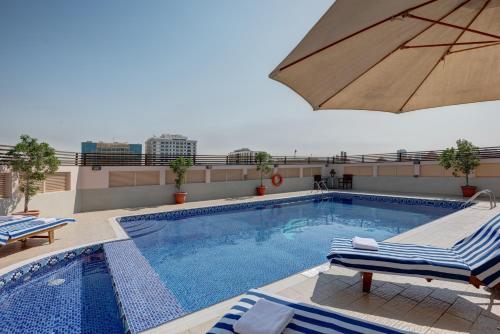 Swimming pool, Radiance Premium Suites in Dubai Swimming pool, Radiance Premium Suites in Dubai