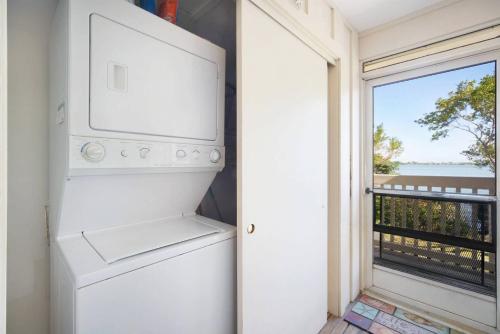 Bay Breezes at Hideaway Bay! Waterfront, free kayaks, golf cart condo in Placida Bay Breezes at Hideaway Bay! Waterfront, free kayaks, golf cart condo in Placida