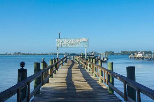 Bay Breezes at Hideaway Bay! Waterfront, free kayaks, golf cart condo in Placida Bay Breezes at Hideaway Bay! Waterfront, free kayaks, golf cart condo in Placida