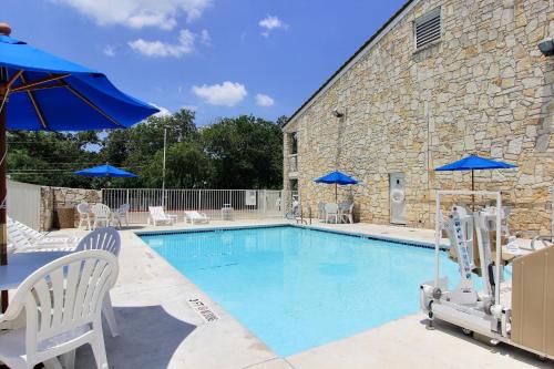 مسبح, Motel6 Austin, TX - Central Downtown UT in مركز مدينة أوستن مسبح, Motel6 Austin, TX - Central Downtown UT in مركز مدينة أوستن