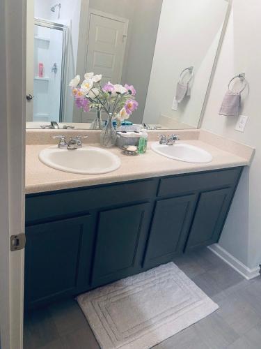 Kupaonica, Beautiful Townhome in Fayetteville (GA) Kupaonica, Beautiful Townhome in Fayetteville (GA)