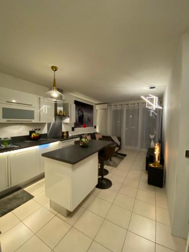 Superbe T2 ombrage, parking,5min du centre commercial la valentine in Les Trois-Lucs Superbe T2 ombrage, parking,5min du centre commercial la valentine in Les Trois-Lucs