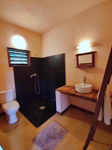 Bathroom, Hotel Benjamin in Nosy Be Bathroom, Hotel Benjamin in Nosy Be