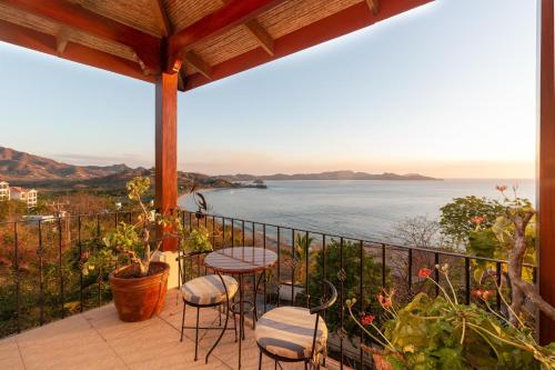 Luxury Villa with Pool, Outdoor Bar, Magnificent Views in Playa Flamingo Luxury Villa with Pool, Outdoor Bar, Magnificent Views in Playa Flamingo