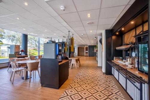 Food and beverages, B&B HOTEL Paris Creteil in Creteil Food and beverages, B&B HOTEL Paris Creteil in Creteil