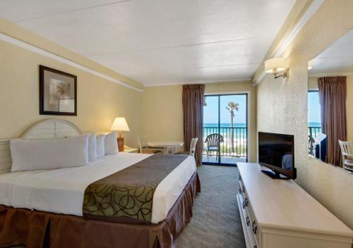 Ramada by Wyndham Panama City Beach / Beachfront in Panama City (FL) Ramada by Wyndham Panama City Beach / Beachfront in Panama City (FL)