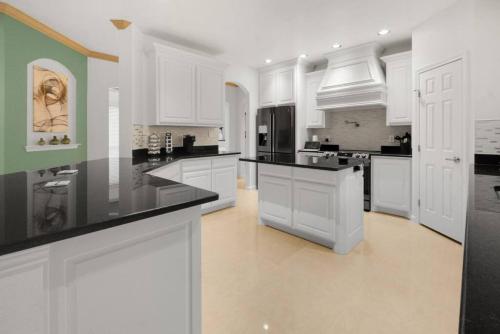 Kitchen, Gorgeous Downtown 4 Bedroom in Cedars Kitchen, Gorgeous Downtown 4 Bedroom in Cedars