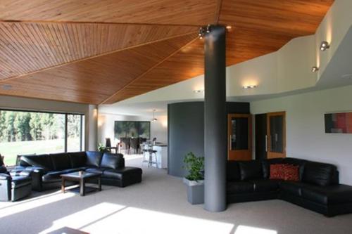 Shared lounge/TV area, Hokonui Bed and Breakfast in Gore Shared lounge/TV area, Hokonui Bed and Breakfast in Gore