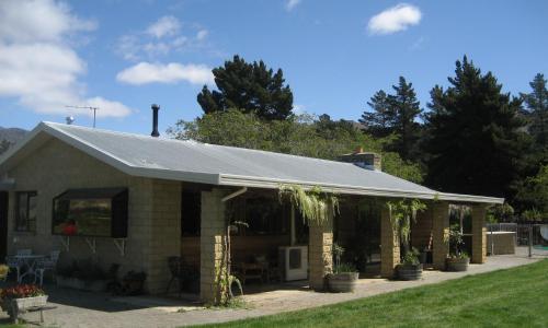Lesley's Bed and Breakfast in Cromwell Lesley's Bed and Breakfast in Cromwell