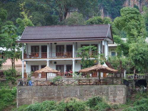 Nam Ou River Lodge in Nong Khiaw Nam Ou River Lodge in Nong Khiaw