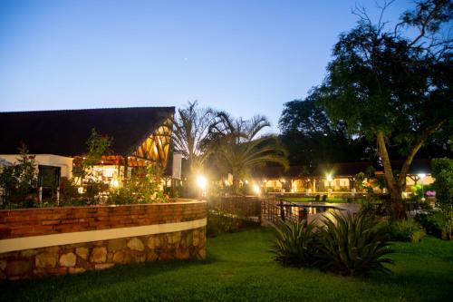 Vista exterior, Alta Gracia Parque Hotel in Caacupé Vista exterior, Alta Gracia Parque Hotel in Caacupé