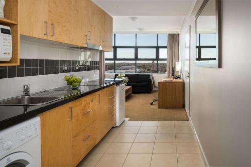 ห้องครัว, ริดจ์ส แมคเคย์ สวีท (Rydges Mackay Suites) in แมคเคย์ ห้องครัว, ริดจ์ส แมคเคย์ สวีท (Rydges Mackay Suites) in แมคเคย์