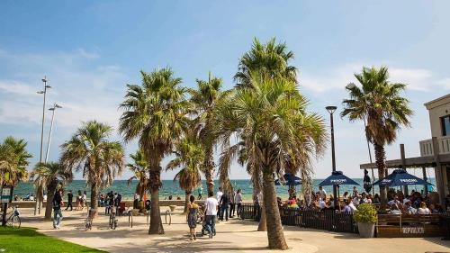 Strand, Saint Kilda Beach Hotel (formerly Rydges St Kilda) near Szent Kilda Kikötő Strand, Saint Kilda Beach Hotel (formerly Rydges St Kilda) near Szent Kilda Kikötő