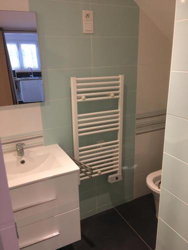 Superbe T1 renove dans maison de charme in ลูวิเยร์ Superbe T1 renove dans maison de charme in ลูวิเยร์