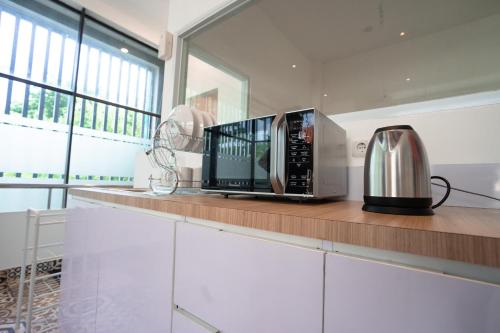 Kitchen, Bobopod Slamet Riyadi, Solo near Jebres Train Station Kitchen, Bobopod Slamet Riyadi, Solo near Jebres Train Station