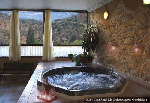 Gyógyfürdő, Spa y Casa Rural Rio Dulce in Aragosa Gyógyfürdő, Spa y Casa Rural Rio Dulce in Aragosa