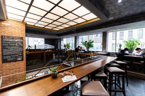 Restaurant, Henriettas Sleeping in Ulm Restaurant, Henriettas Sleeping in Ulm