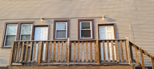 Balcony/terrace, Cozy 1 bedroom, 1 min from Irving Park Blue line, free parking in Ravenswood Gardens Balcony/terrace, Cozy 1 bedroom, 1 min from Irving Park Blue line, free parking in Ravenswood Gardens