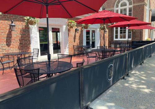 Restaurant, The Queensbury Hotel in Glens Falls (NY) Restaurant, The Queensbury Hotel in Glens Falls (NY)