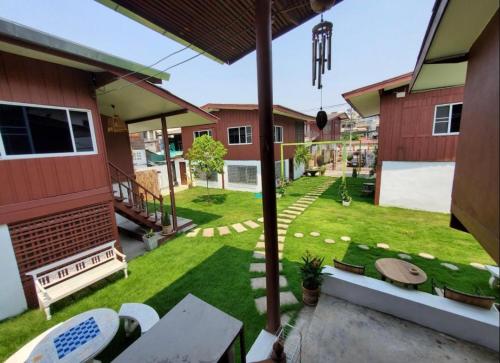 Garden, Wooden Hostel in Chiang Mai Garden, Wooden Hostel in Chiang Mai