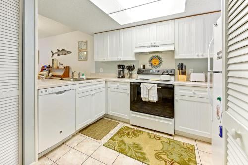 Kitchen, Ocean Village Club R11, 2 Bedrooms, Sleeps 6, 2 Pools, WiFi in St. Augustine (FL) Kitchen, Ocean Village Club R11, 2 Bedrooms, Sleeps 6, 2 Pools, WiFi in St. Augustine (FL)