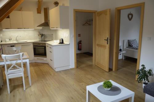 Apartmány u vlčích jam (Apartmany u vlcich jam) in เปโตรวิเช อู ซูซิเช Apartmány u vlčích jam (Apartmany u vlcich jam) in เปโตรวิเช อู ซูซิเช