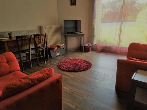 Közös társalgó / TV, La Maison Du Lavoir in Availles-Limouzine Közös társalgó / TV, La Maison Du Lavoir in Availles-Limouzine