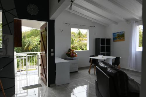 Facilities, Gray Coconut Sorbet, T3 tout equipe avec parking gratuit in Le Moule Facilities, Gray Coconut Sorbet, T3 tout equipe avec parking gratuit in Le Moule