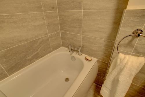 Bright and stylish one bedroom apartment in Dundee City Center Bright and stylish one bedroom apartment in Dundee City Center