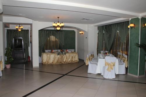Restaurant, Hotel Royal 2 in Urziceni Restaurant, Hotel Royal 2 in Urziceni