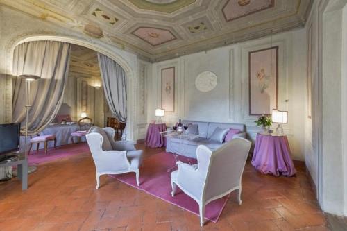 Maggio Frescoes by VacaVilla