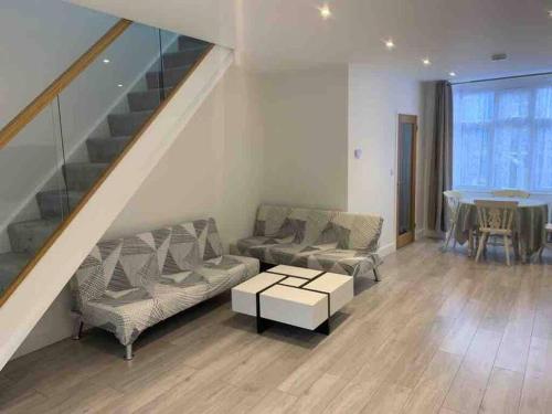 The Villas - Modern Comfort, 15 mins to Silverstone and Milton Keynes - Free parking, Prime, Netflix in บักกิ้งแฮม The Villas - Modern Comfort, 15 mins to Silverstone and Milton Keynes - Free parking, Prime, Netflix in บักกิ้งแฮม