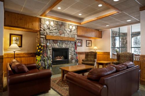 Vestíbulo, Sundance Lodge in Sun Peaks (BC) Vestíbulo, Sundance Lodge in Sun Peaks (BC)