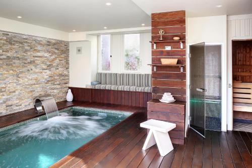 ספא, Hotel Restaurant Le Dauphin et Le Spa du Prieure in Caen ספא, Hotel Restaurant Le Dauphin et Le Spa du Prieure in Caen